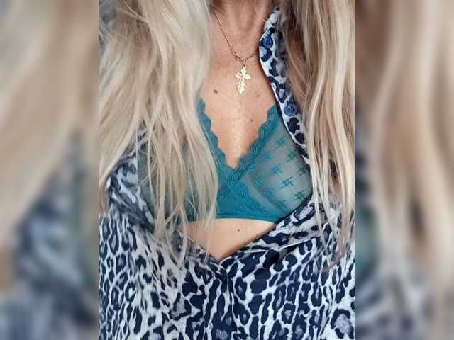 Oksiyadiva live cam on BongaCams