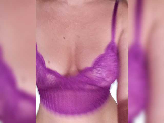 Oksiyadiva live cam on BongaCams