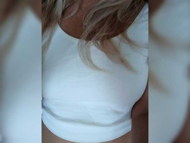Oksiyadiva live cam on BongaCams