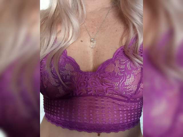Oksiyadiva live cam on BongaCams
