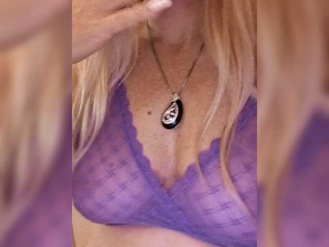 Oksiyadiva live cam on BongaCams