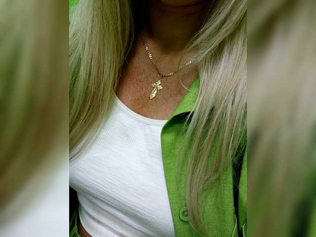 Oksiyadiva live cam on BongaCams
