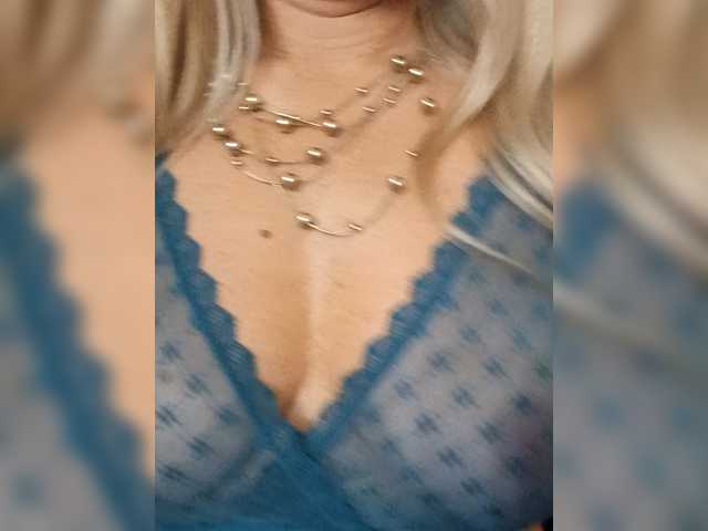 Oksiyadiva live cam on BongaCams