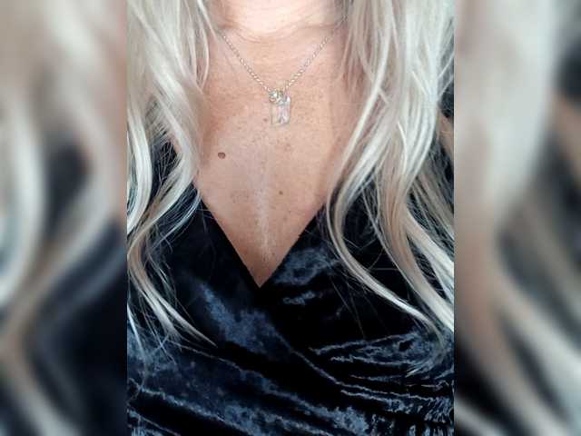 Divaya — live female cam