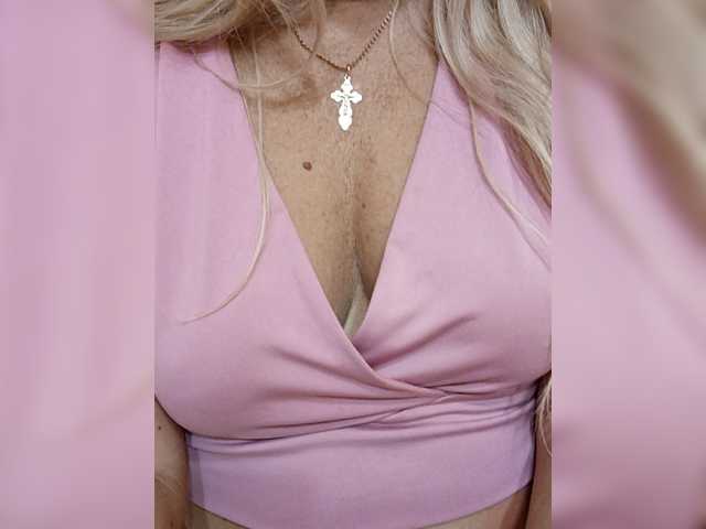 Oksiyadiva live cam on BongaCams
