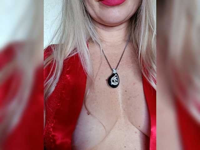 Oksiyadiva live cam on BongaCams