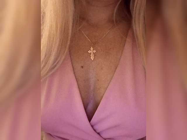 Oksiyadiva live cam on BongaCams