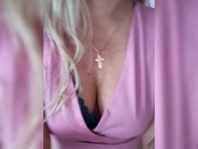 Oksiyadiva live cam on BongaCams