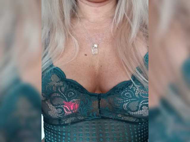 Oksiyadiva live cam on BongaCams