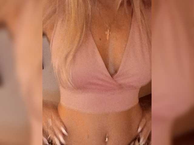 Oksiyadiva live cam on BongaCams
