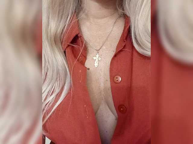 Oksiyadiva live cam on BongaCams
