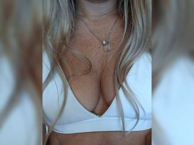 Divaya — live female cam
