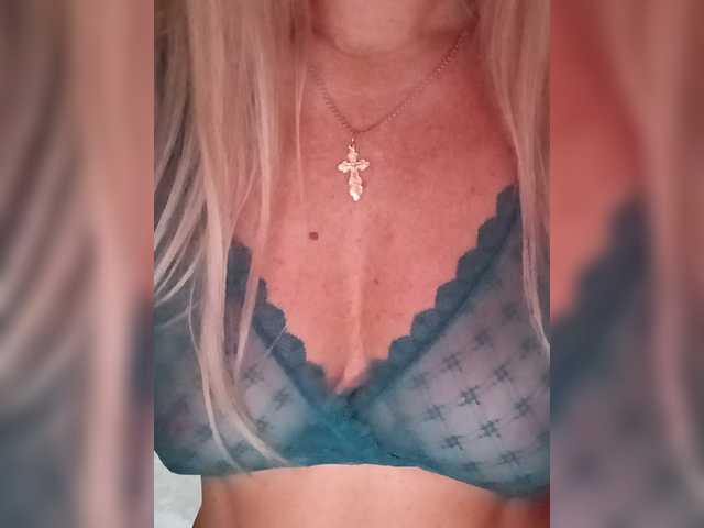 Oksiyadiva live cam on BongaCams