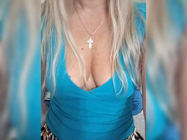 Oksiyadiva live cam on BongaCams