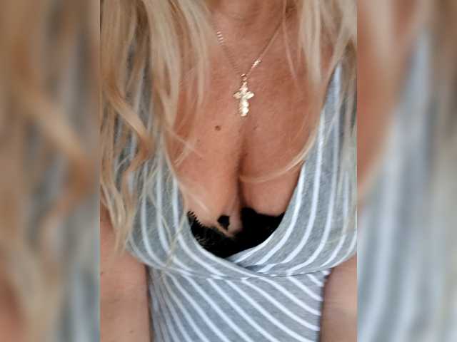 Oksiyadiva live cam on BongaCams