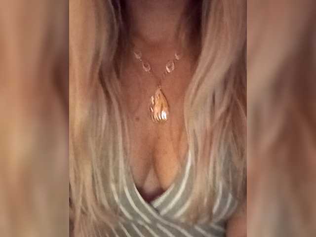 Oksiyadiva live cam on BongaCams