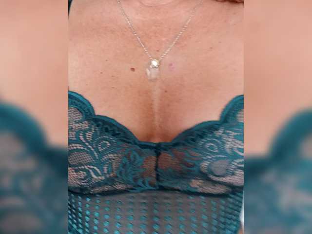 Oksiyadiva live cam on BongaCams
