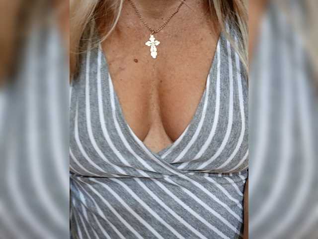Oksiyadiva live cam on BongaCams
