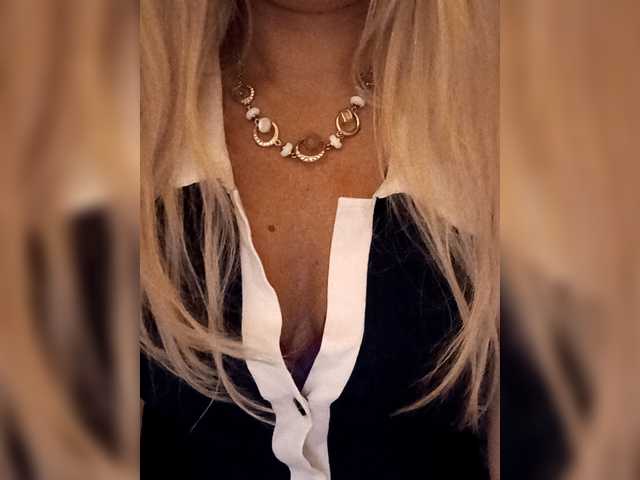 Oksiyadiva live cam on BongaCams