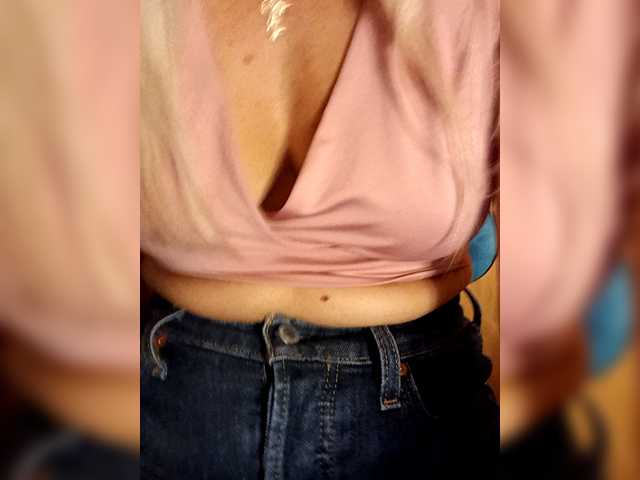 Oksiyadiva live cam on BongaCams