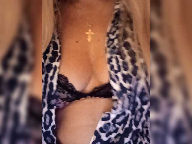 Oksiyadiva live cam on BongaCams