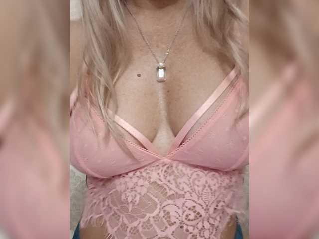 Oksiyadiva live cam on BongaCams