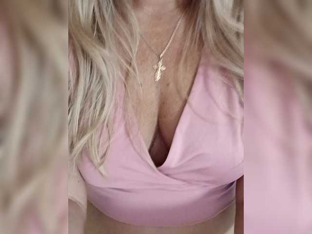 Oksiyadiva live cam on BongaCams