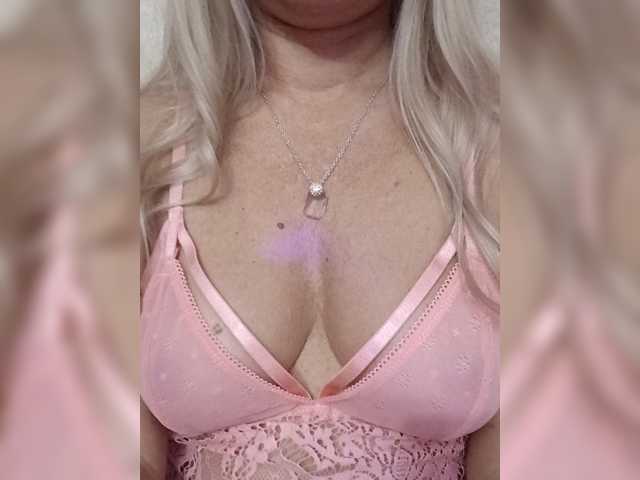 Oksiyadiva live cam on BongaCams
