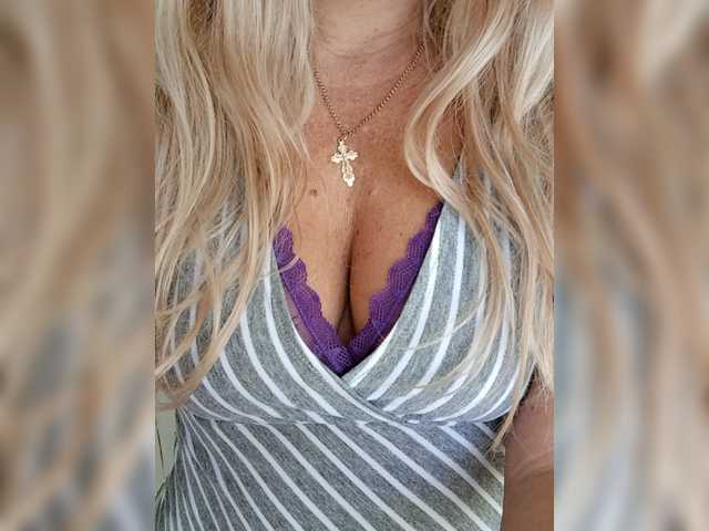 Oksiyadiva live cam on BongaCams