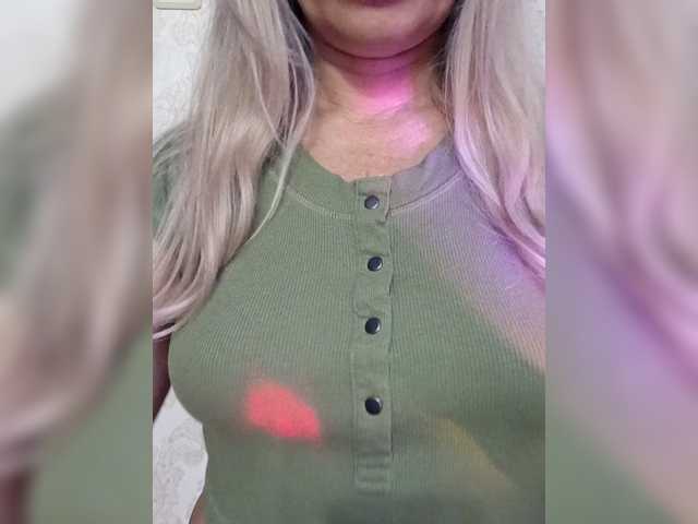 Oksiyadiva live cam on BongaCams