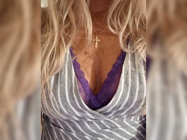 Oksiyadiva live cam on BongaCams