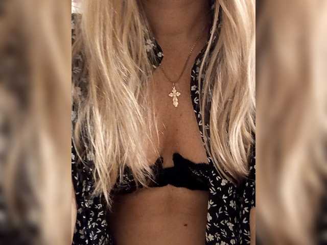 Oksiyadiva live cam on BongaCams
