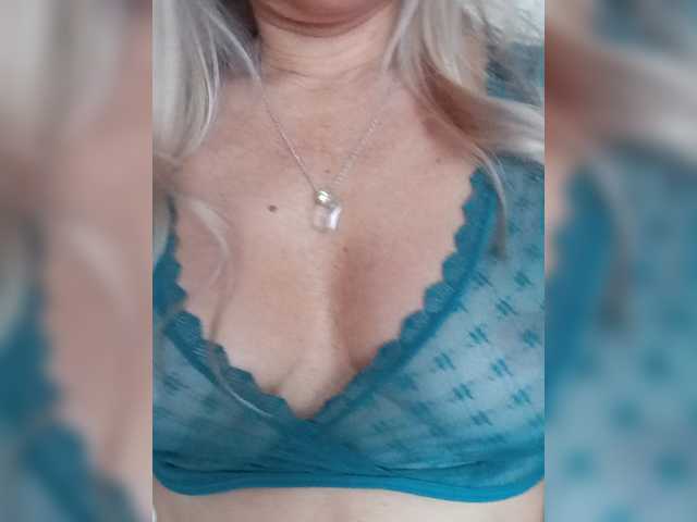 Oksiyadiva live cam on BongaCams