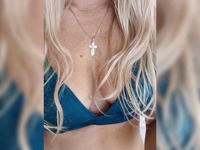 Oksiyadiva live cam on BongaCams