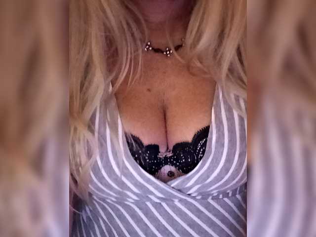 Oksiyadiva live cam on BongaCams
