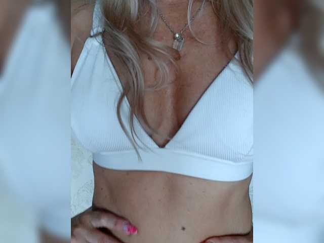 Divaya — live female cam