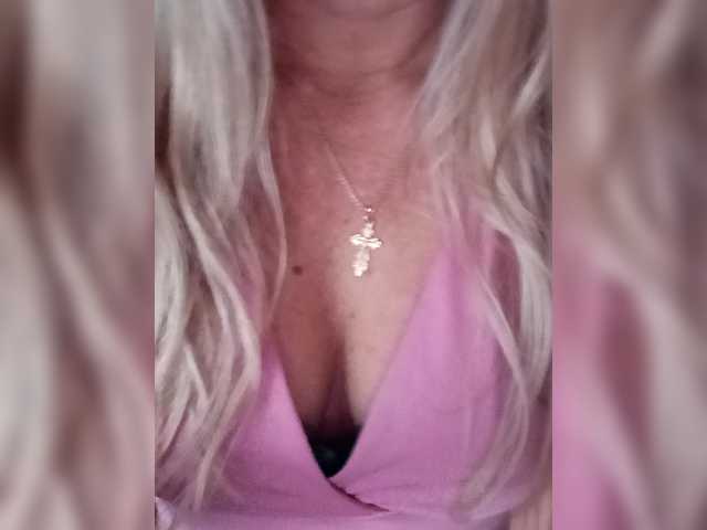 Oksiyadiva live cam on BongaCams