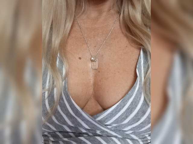 Oksiyadiva live cam on BongaCams