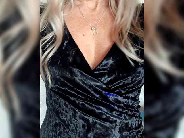 Oksiyadiva Live Webcam on BongaCams