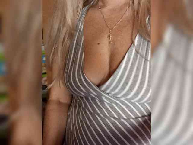 Oksiyadiva Live Webcam on BongaCams