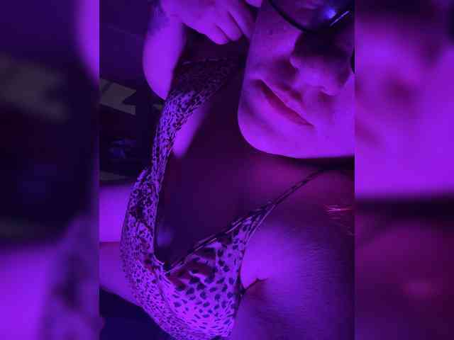 Valentinaweow webcam