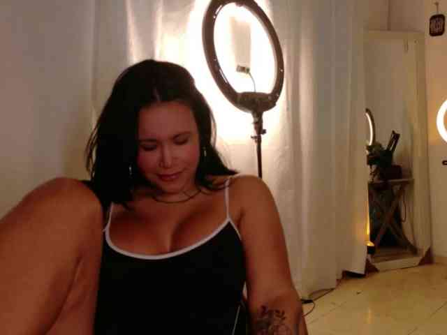HeySunnyMulata webcam