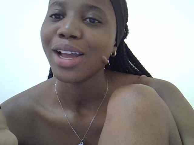 sexynaya's live room