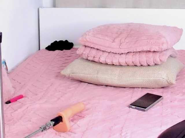 AprilHadid, en directo ahora en BongaCams