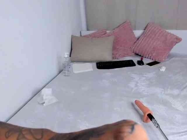 AprilHadid webcam