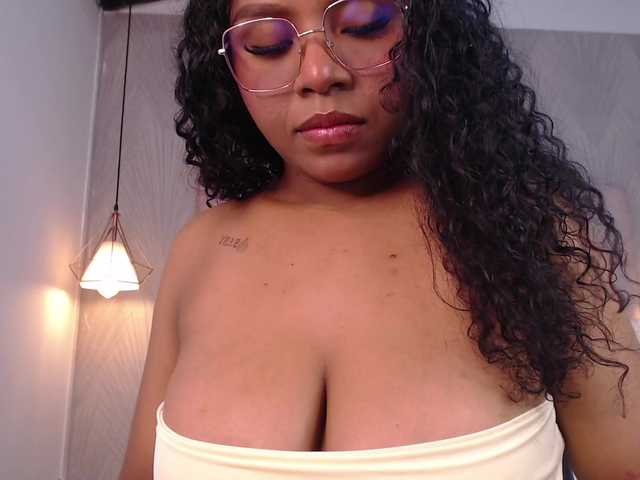CandyBrunette live cam on BongaCams