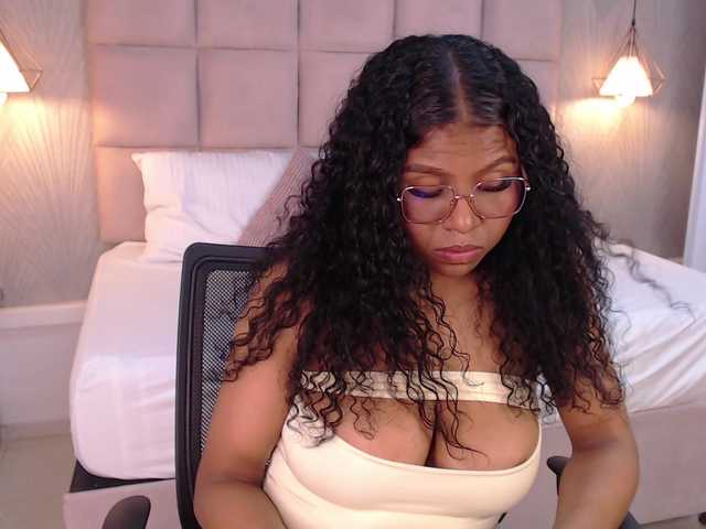 CandyBrunette live cam on BongaCams