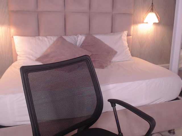 CandyBrunette live cam on BongaCams