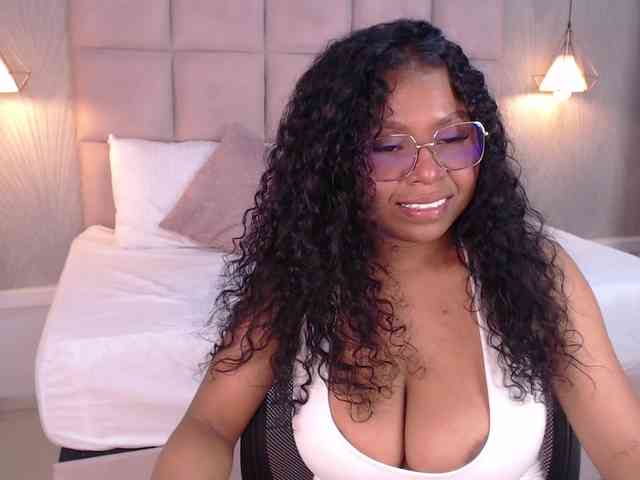 Model: CandyBrunette