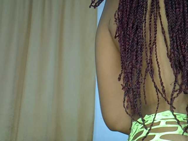 Nixies live cam on BongaCams